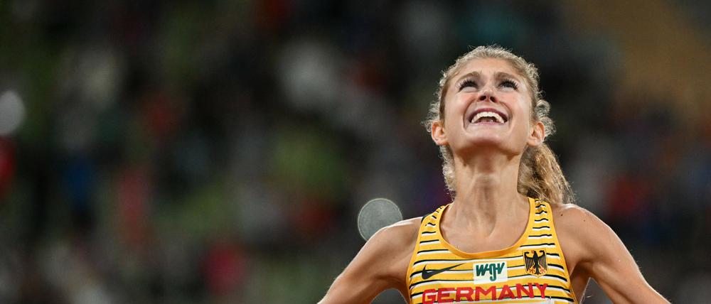 Schwebend zum Titel: Konstanze Klosterhalfen.