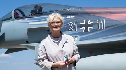 Christine Lambrecht (SPD), Bundesministerin der Verteidigung, auf ihrer Sommertour bei einem Luftwaffengeschwader.