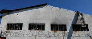 Ein Blick auf das Gefängnisgebäude in Oleniwka, das im Juli im Zuge des ukrainisch-russischen Konflikts durch Beschuss beschädigt wurde.