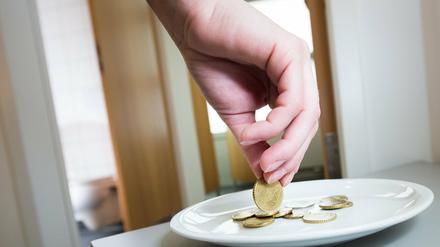 Die Geschäftsführerin eines Reinigungsunternehmens soll bei der Steuererklärung 1,2 Millionen Euro unterschlagen haben, die Toilettenbenutzer:innen gezahlt haben. 