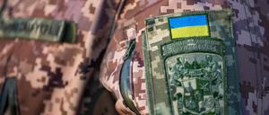Ein Mitglied der freiwilligen Kämpfer in der Ukraine. 