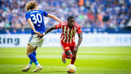 Auf der Überholspur. Sheraldo Becker (rechts) ist momentan der beste Torschütze der Bundesliga. 