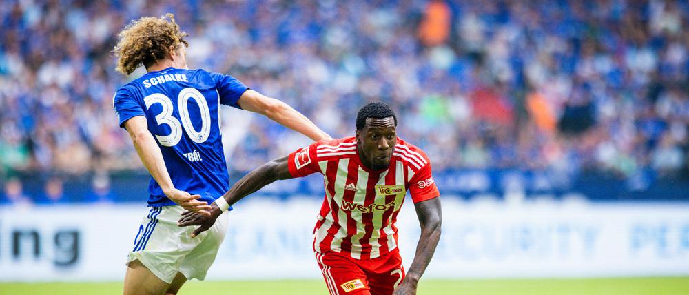 Auf der Überholspur. Sheraldo Becker (rechts) ist momentan der beste Torschütze der Bundesliga. 