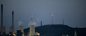Die Kühltürme des Steinkohlekraftwerks des angeschlagenen Energiekonzerns Uniper in Scholven. (Symbolbild)