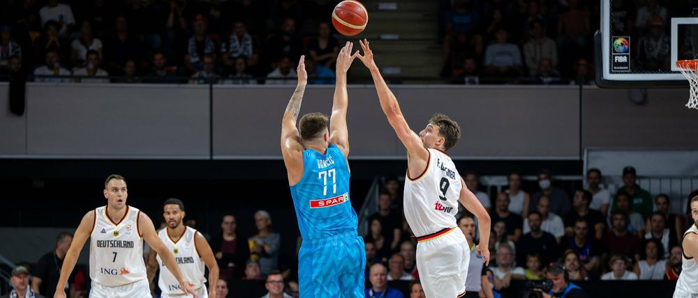 NBA-Power. Sloweniens Superstar Luka Doncic gegen den Berliner Franz Wagner.