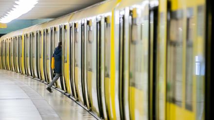 Drei Monate lang konnten Abonnenten und Inhaber des Tickets für jeweils neun Euro durchs ganze Bundesgebiet fahren.