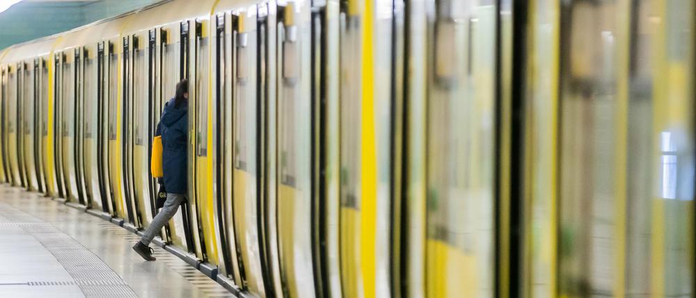 Drei Monate lang konnten Abonnenten und Inhaber des Tickets für jeweils neun Euro durchs ganze Bundesgebiet fahren.