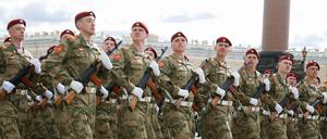 Zum "Tag des Sieges" am 9.Mai marschieren russische Soldaten in Moskau.