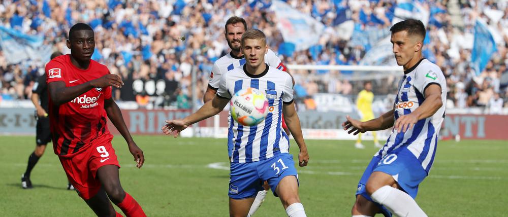 Herthas Innenverteidigung gegen den BVB werden aller Voraussicht nach Marton Dardai (Nr. 31) und Marc Kempf (re.) bilden. 