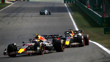 Hinter den beiden Red-Bull-Rennwagen kommt lange nichts.