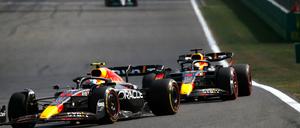 Hinter den beiden Red-Bull-Rennwagen kommt lange nichts.
