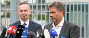 Wirtschafts- und Klimaminister Robert Habeck (Grüne) mit Bundesverkehrsminister Volker Wissing (FDP).