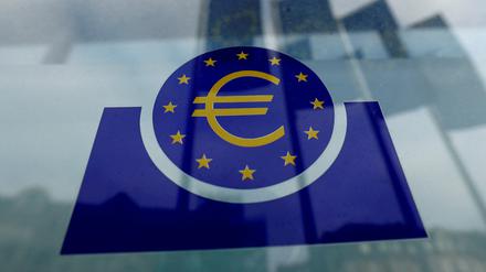 Logo der EZB in Frankfurt. 