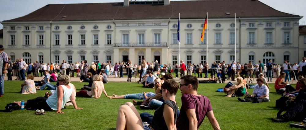 Picknick beim Präsidenten. Zur Premiere des Bürgerfestes schien Anfang September 2012 die Sonne auf die Besucher herab.