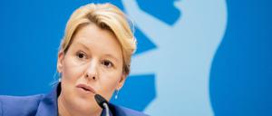 Franziska Giffey spricht bei der Pressekonferenz im Anschluss an die Sitzung des Berliner Senats. Themen sind unter anderem die mögliche Nachfolgeregelung für das 9-Euro-Ticket und ein Programm zur Verhinderung von Femiziden.