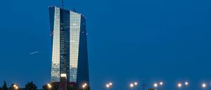 Die Zentrale der Europäischen Zentralbank (EZB): Auch hier sollte man bald zum Entschluss kommen, die Zinsen steigen zu lassen. 