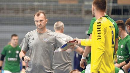 Neue Handball-Heimat Deutschland: Gintaras Savukynas (li.) startet mit seinem Team vom HC Motor Zaporozhye in der zweiten deutschen Handball-Bundesliga.