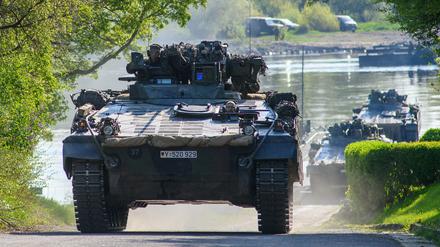 Ein Schützenpanzer Marder bei einem Manöver der Bundeswehr in Sachsen-Anhalt im Mai.