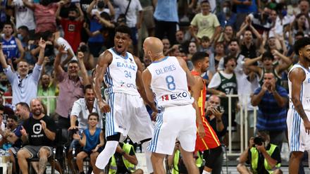 Greek Freak. Giannis Antetokounmpo (links) ist eine imposante Mischung aus Kraft, Dynamik und Geschmeidigkeit. 