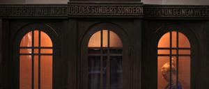 Ein Beichtstuhl in einer katholischen Kirche