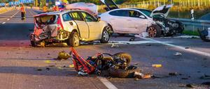 1000 Meter vor der Ausfahrt nach Pankow kam es auf der A10 zu einem schweren Verkehrsunfall, bei dem ein Mann starb.