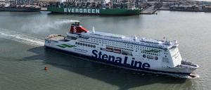 Das Luftbild zeigt die Autofähre Stena Line.