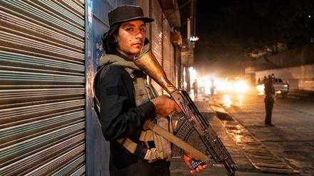 Ein Talibankämpfer in den Straßen von Kabul.