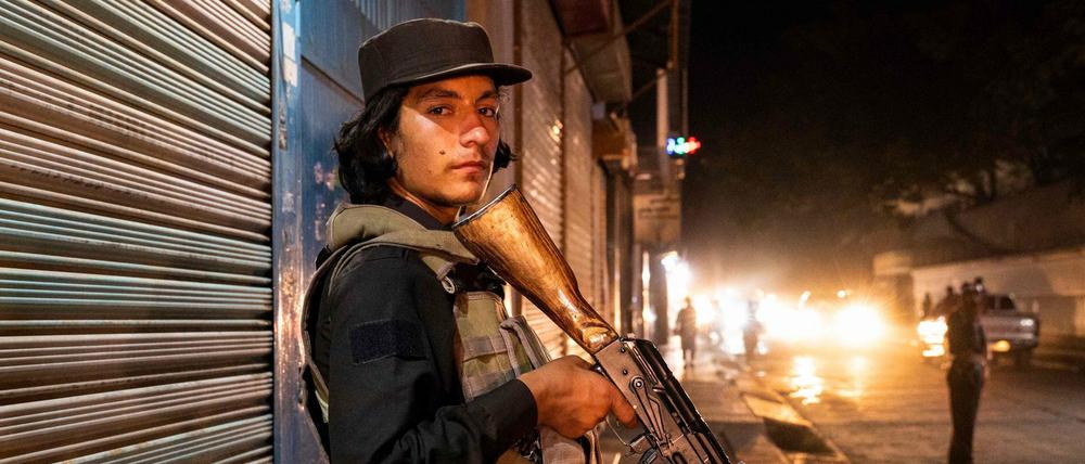 Ein Talibankämpfer in den Straßen von Kabul.