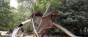 Der Rutschturm auf dem Spielplatz Westkurve ist beliebt und wird entsprechend stark genutzt. Nun soll er bald ersetzt werden. 