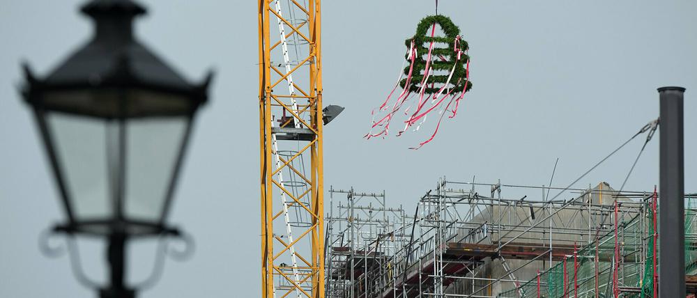 Die Richtkrone wurde am Freitag auf den Bau gesetzt.