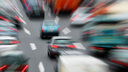 Viele Autofahrer nutzen einen Schleichweg, um dem Stau auf der Nedlitzer Straße auszuweichen (Symbolbild).
