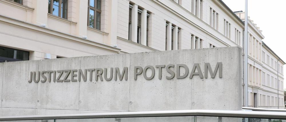 Der Fall wird vor dem Landgericht Potsdam verhandelt.