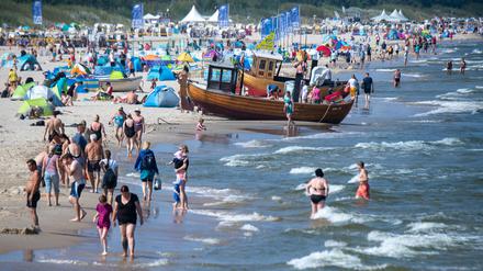 Viele Menschen nutzten in den vergangenen Wochen das Neun-Euro-Ticket, um an die Ostsee zu fahren.