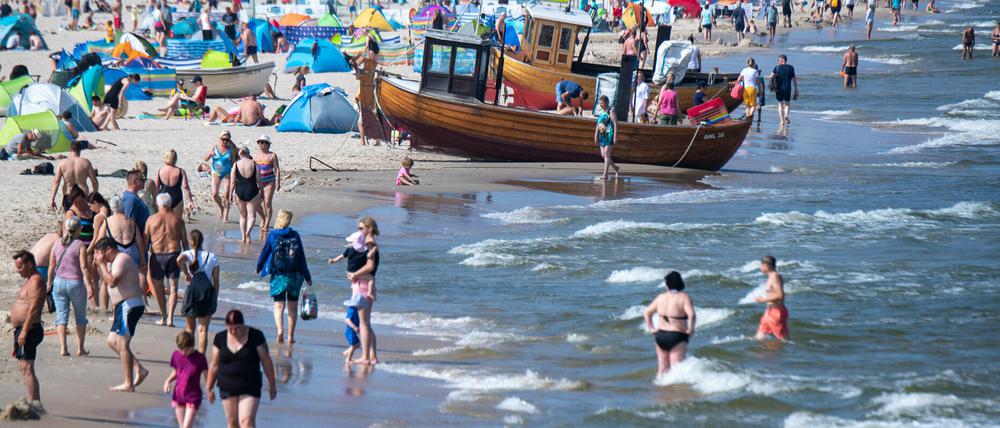 Viele Menschen nutzten in den vergangenen Wochen das Neun-Euro-Ticket, um an die Ostsee zu fahren.