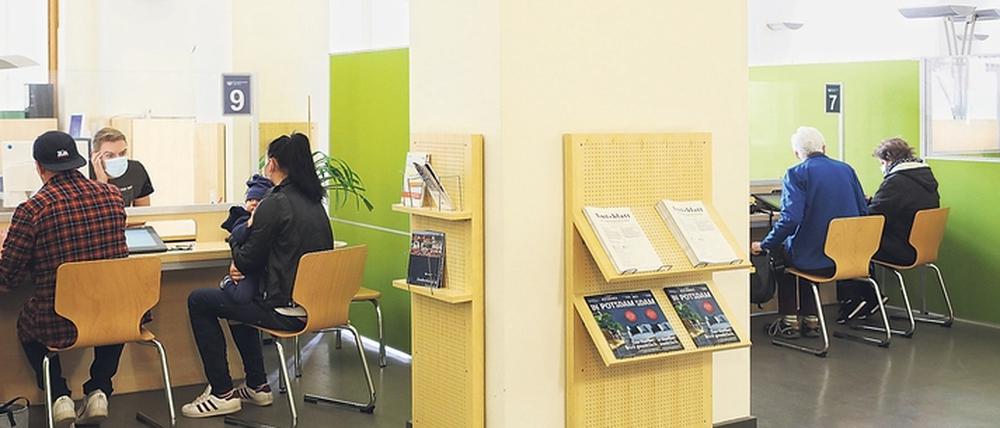 Mit dem Umtausch alter Papierführerscheine ist der Druck auf den Potsdamer Bürgerservice nochmals gestiegen.