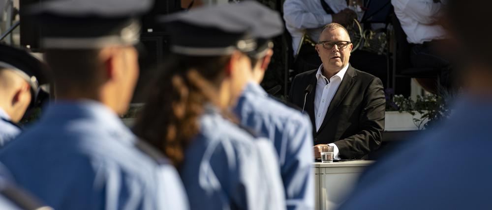 Innenminister Michael Stübgen (CDU) bei der Vereidigung Brandenburger Polizisten 2020.