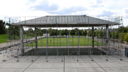 Die Überdachung dieser Freizeitfläche im Volkspark Potsdam muss saniert werden.