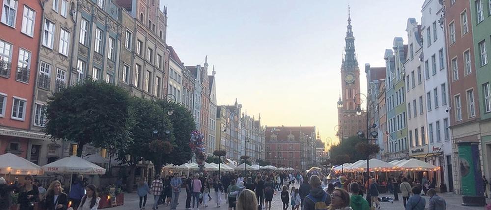Die Fußgängerzone in der Innenstadt von Danzig wird an den Wochenenden ausgeweitet.