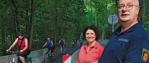 Brigitte Meier mit Thomas Rosenberger vom Ordnungsamt. 
