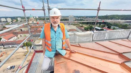 In knapp 60 Metern Höhe steht Wieland Eschenburg auf der künftigen Aussichtsplattform des Kirchturms. 
