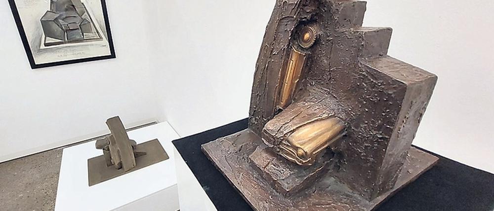 Das Museum widmet sich der Genese von „2 Beton-Cadillacs in Form der nackten Maja“. 
