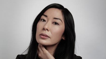 Katie Kitamura. Sie wurde 1979 geboren und stammt aus Kalifornien