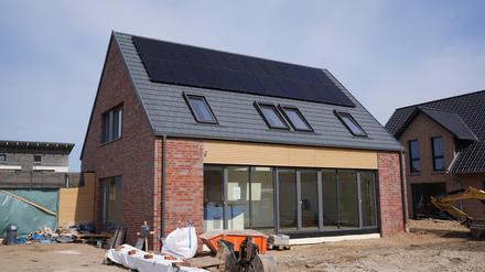 Bei Neubauten müssen in Berlin ab 2023 Solaranlagen aufs Dach.