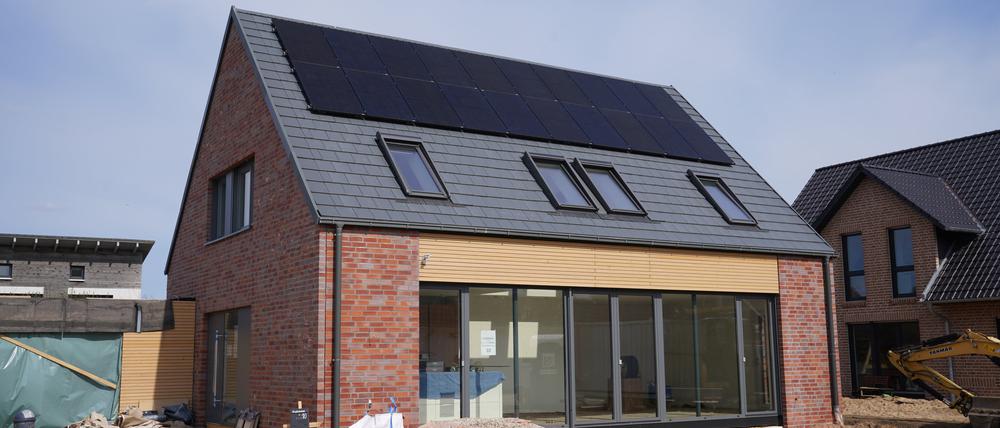 Bei Neubauten müssen in Berlin ab 2023 Solaranlagen aufs Dach.