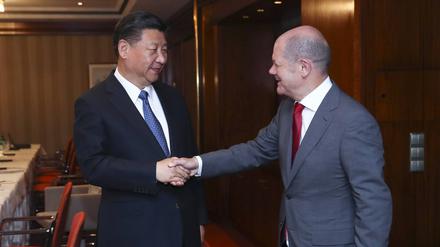Die Hand drauf: Scholz erwartet Entgegenkommen von Xi Jinping