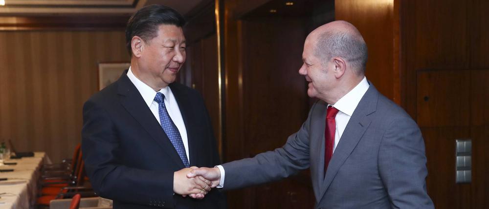 Die Hand drauf: Scholz erwartet Entgegenkommen von Xi Jinping