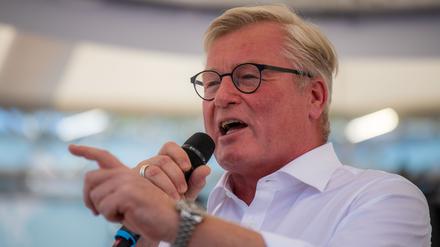 03.09.2022, Niedersachsen, Osnabrück: Bernd Althusmann (CDU), Spitzenkandidat für die Landtagswahl in Niedersachsen, spricht bei einer Wahlkampfveranstaltung. In Niedersachsen wird am 9. Oktober ein neuer Landtag gewählt. Foto: Lino Mirgeler/dpa +++ dpa-Bildfunk +++