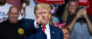 Der frühere US-Präsident schwört seine Anhänger ein.