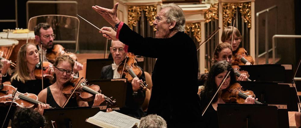 John Eliot Gardiner und sein Orchester in der Philharmonie.