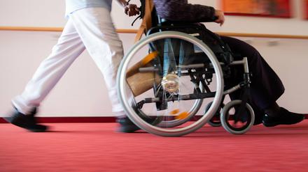 Wie in allen Bundesländern dürfen sich auch Pflegekräfte in Berlin über teilweise erhebliche Lohnerhöhungen freuen.